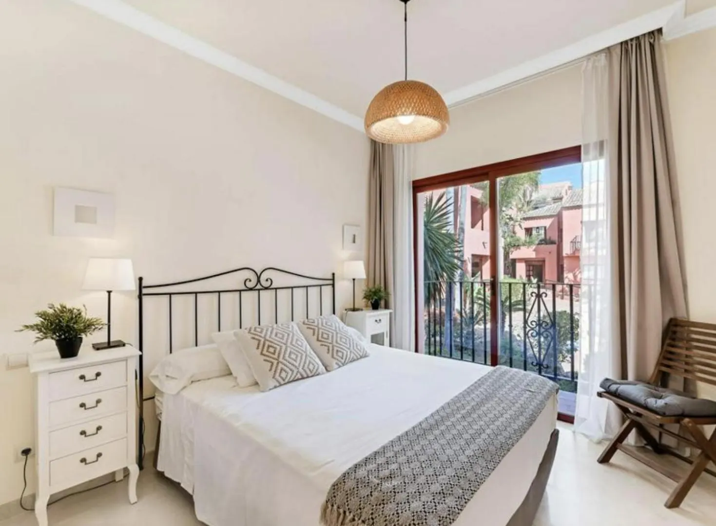 Lovely Elviria Apartment 200M From The Beach Marbella