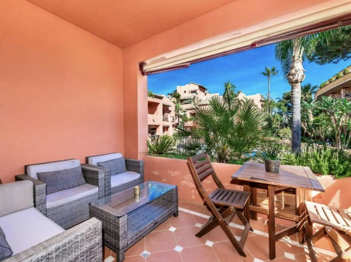 Lovely Elviria Apartment 200M From The Beach Marbella