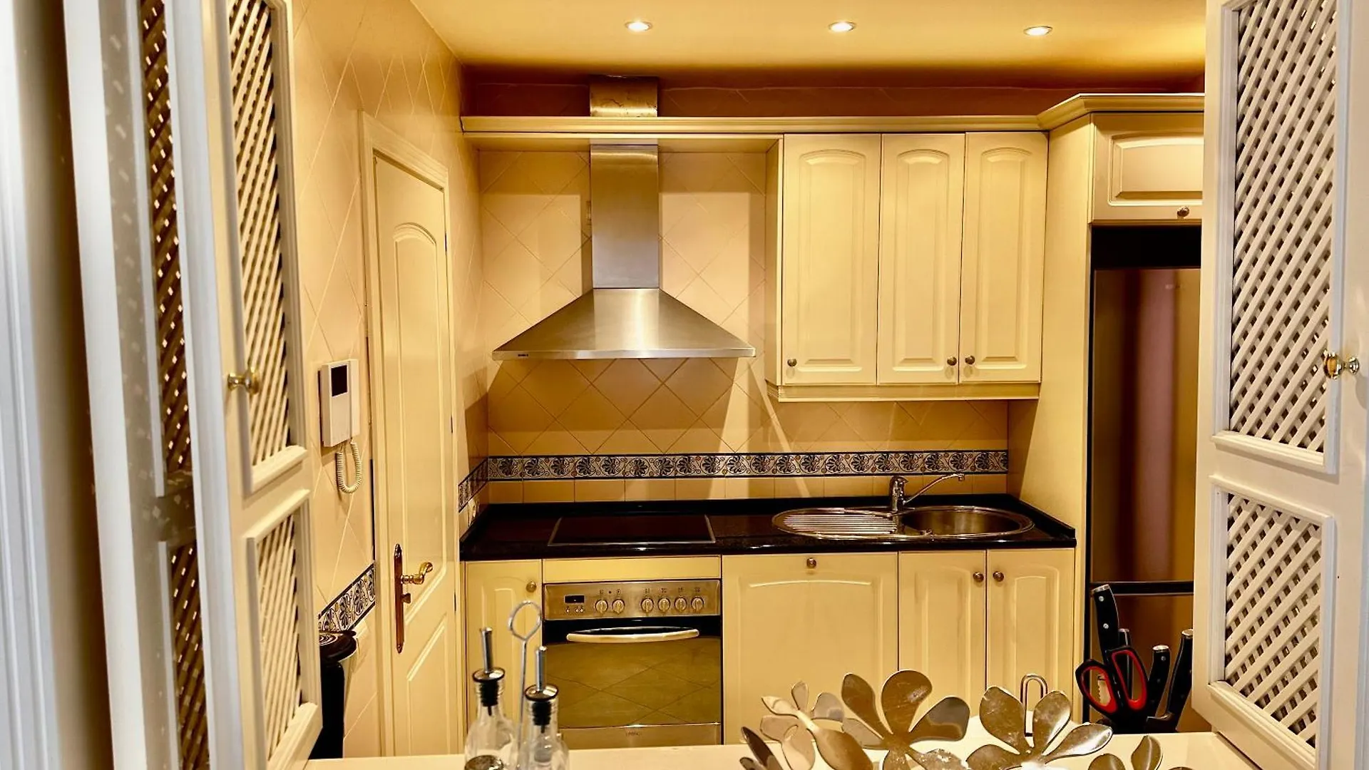 Lovely Elviria Apartment 200M From The Beach Marbella Spain