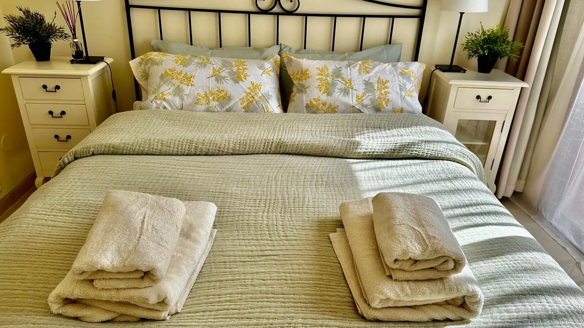 Lovely Elviria Apartment 200M From The Beach Marbella