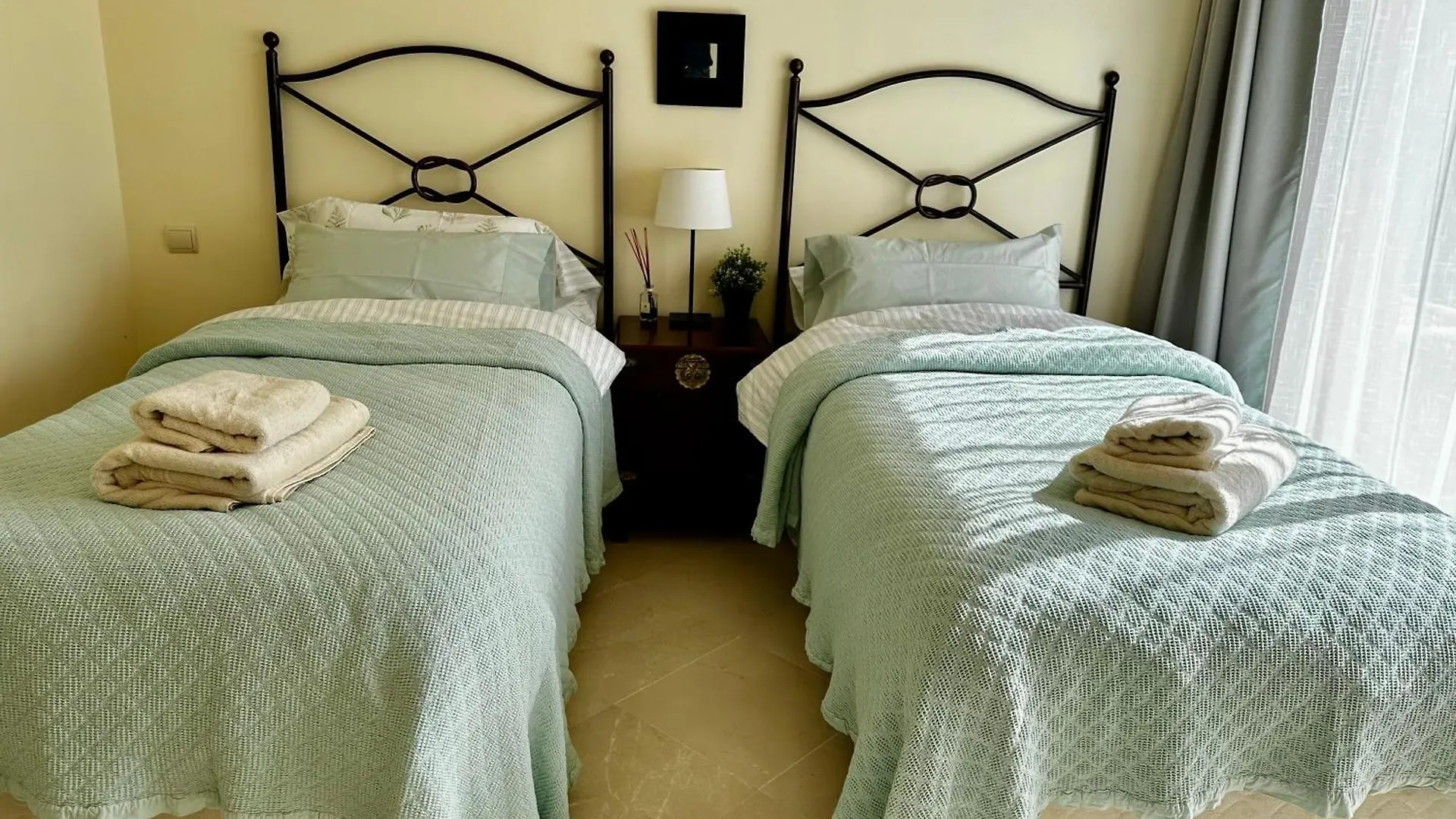 Lovely Elviria Apartment 200M From The Beach Marbella